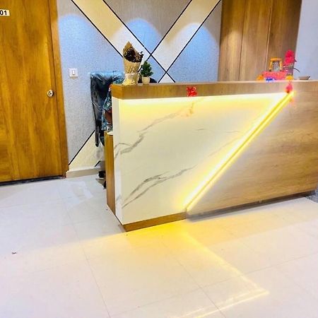 Oyo Florence Hotel สุรัต ภายนอก รูปภาพ