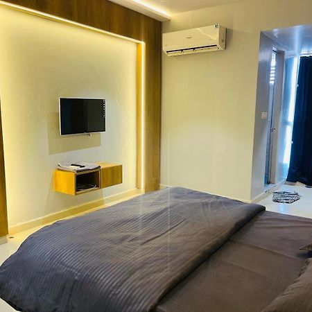 Oyo Florence Hotel สุรัต ภายนอก รูปภาพ