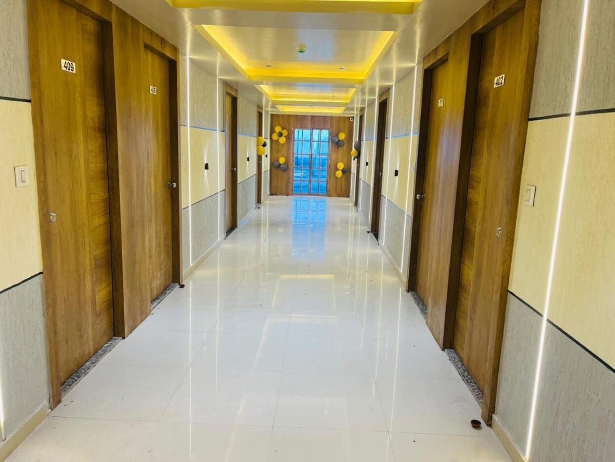 Oyo Florence Hotel สุรัต ภายนอก รูปภาพ