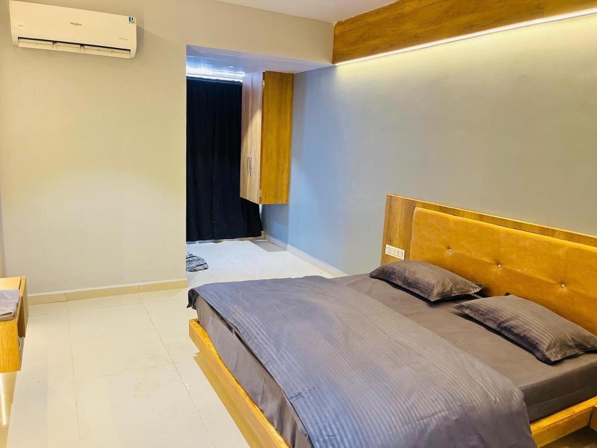 Oyo Florence Hotel สุรัต ภายนอก รูปภาพ